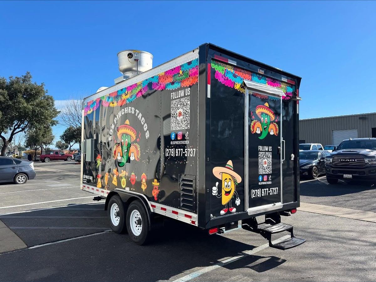 Remolque rotulado para Los Pinches Tacos, cliente de Kavex en Estados Unidos